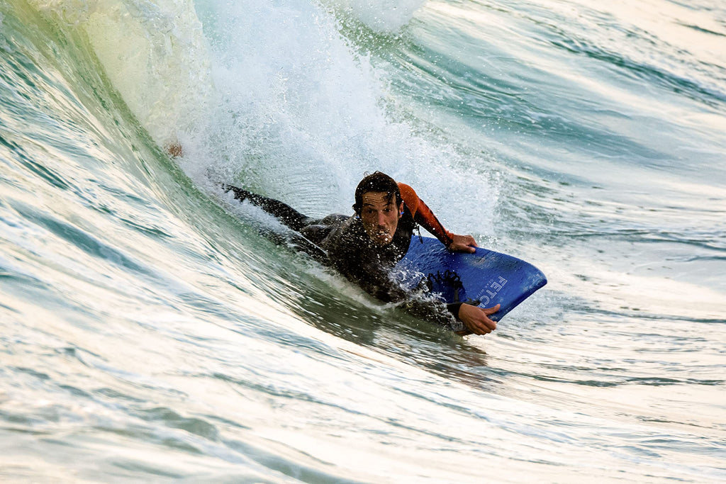 Bodyboard adulte et adolescent Fetch 50, planche de surf haute performance avec stringer et leash spiralé, bleu marine