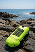 Fetch 50 Bouée de Natation Flottante | Sac Étanche Double Chambre avec Poignées, Pochette Nutrition et Sifflet | Bouée de Natation Jaune Vif